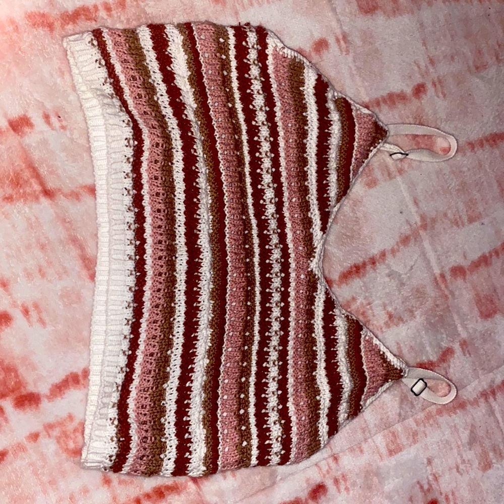 Strap Hollister M size for 20 dollars with adjustable straps brand new